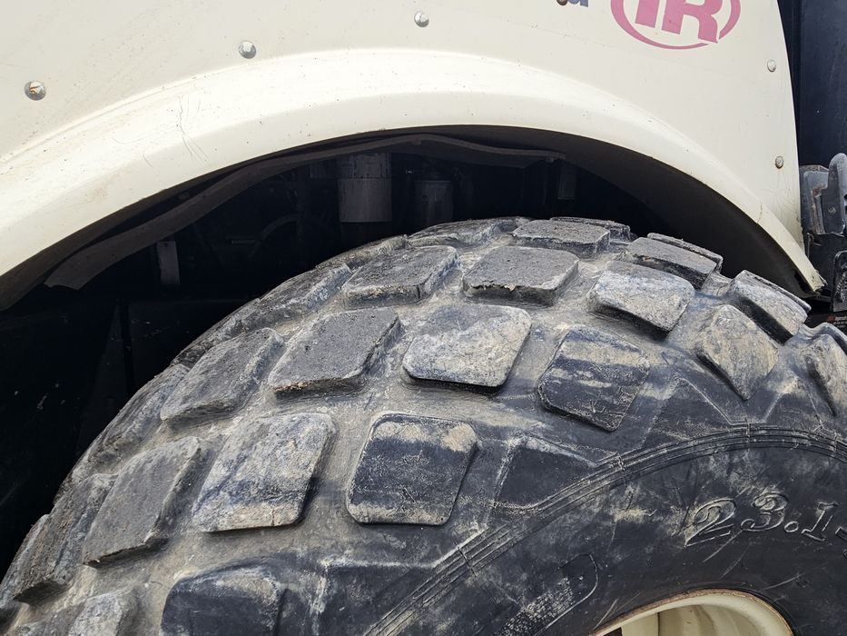 Vând cilindru compactor ABG VOLVO Ingersoll Rand 14 tone an 2008