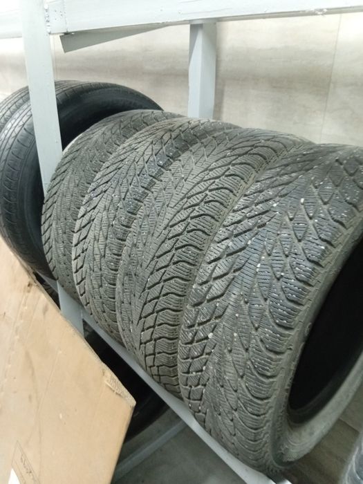 Продам комплект зимних шин