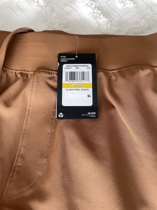 Pantaloni Impermeabili Under Armour Noi cu Eticheta