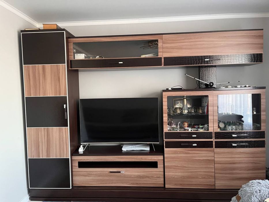 продаю диван, кресло, пуфик, стенку и ковры