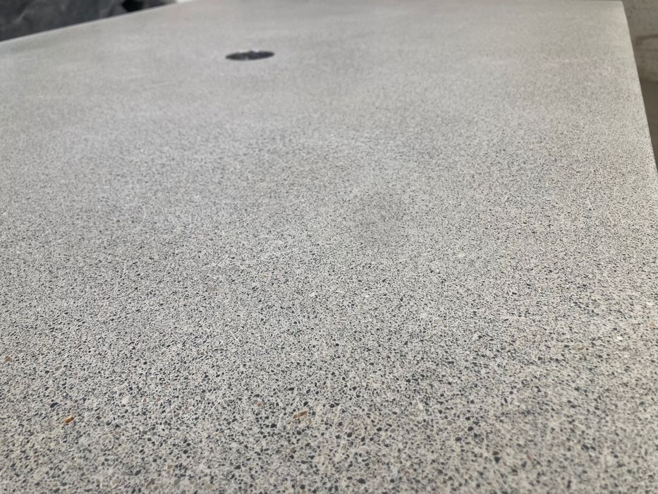 Бетонни пейки и маси