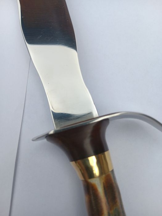 Cuțite  de vânătoare  cu miner  din corn de cerb