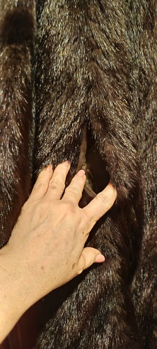 Haină lungă din vizon natural – lucrată manual, stare foarte bună