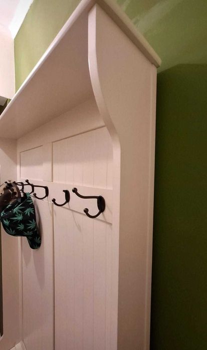 Cuier cu ladă de depozitare