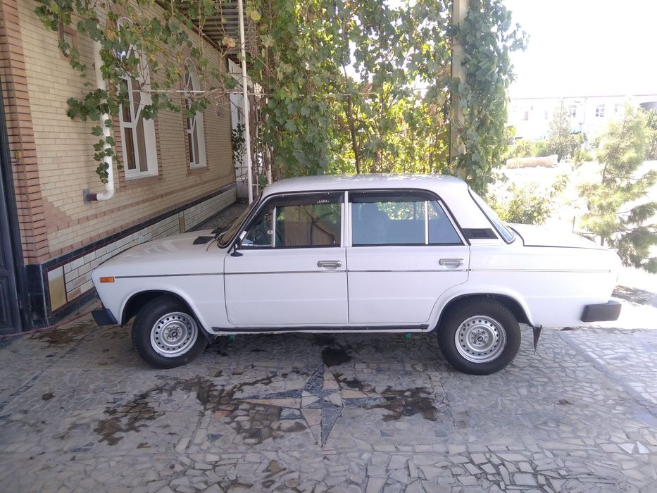 VAZ 2106 sotiladi.