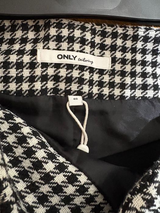 Дамска пола ONLY – размер 40 (пепит)