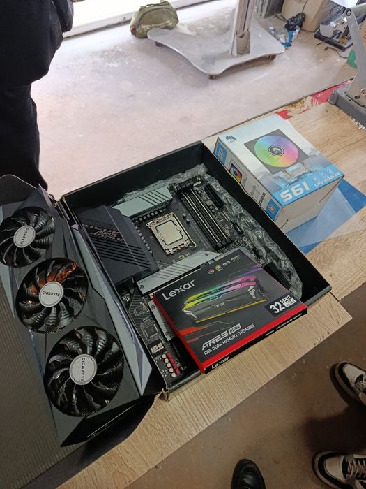 Gigabayt aurus z690 vife ddr4 
Ddr4 16gbx2 32gb  3600mhz
Cpu i5 12600k