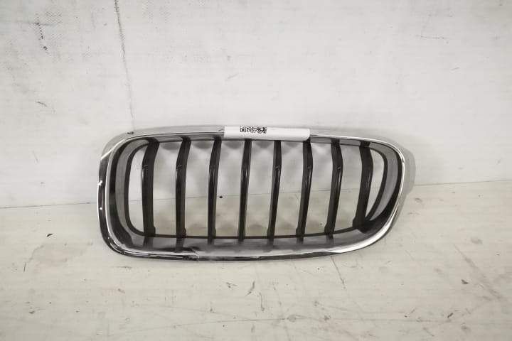 Grila Centrala Nara Stanga Originala In Stare Buna BMW  Seria 3  F30 [