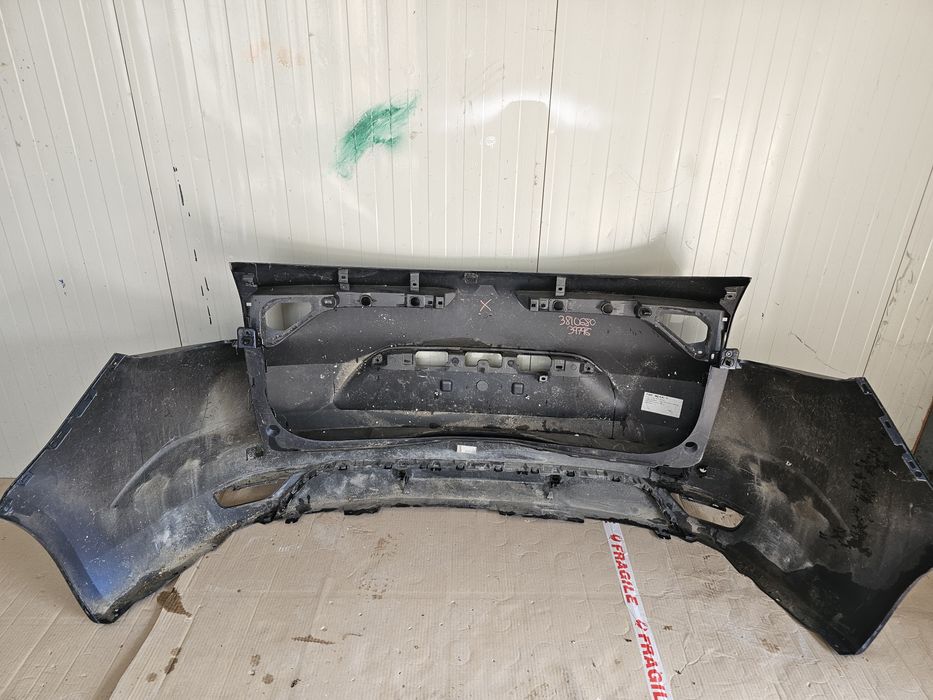 Bara spate si ornamentul de pe hayon renault megane 4 break combi