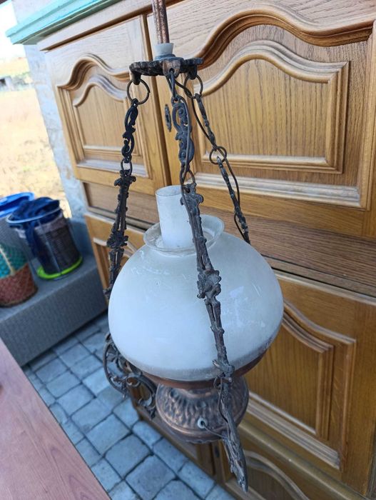 Lampă vintage suspendată din metal și sticlă mată – stil retro