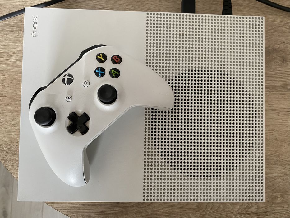 Продам XBOX 1 S  1TRB
