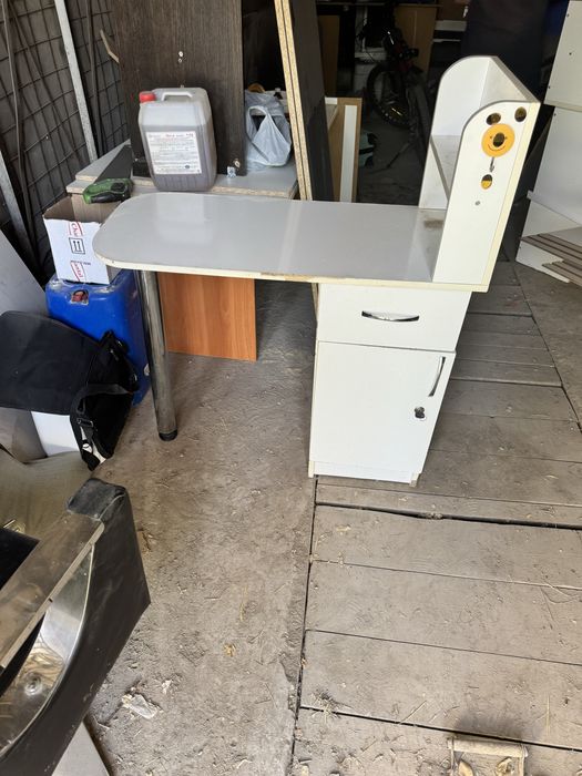 Маникюрные столы