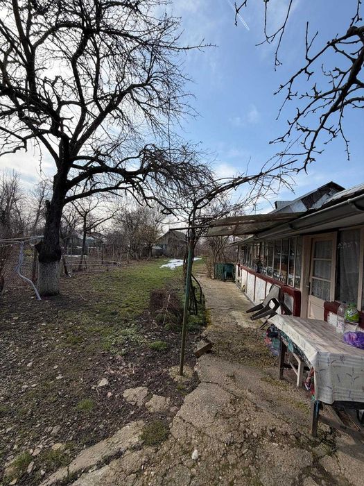 Casa batraneasca de vanzare