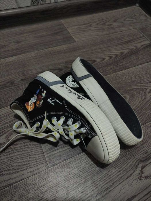 Продам модные конверсы на девочку 7-9 лет. Размер 35.