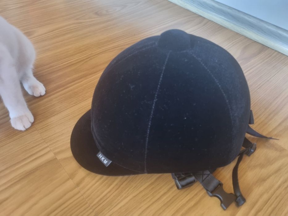 Vestă și tocă pentru călărie.