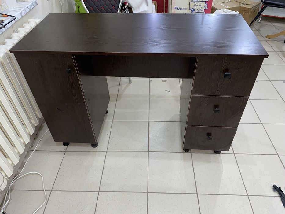 маникюрный стол с тумбой