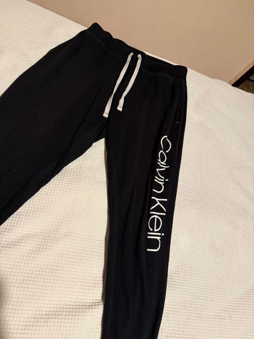 Pantaloni originali Calvin Klein negrii
