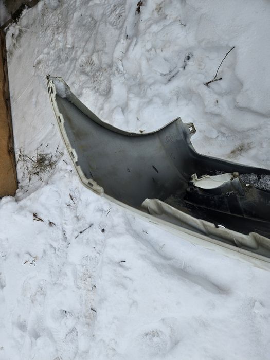 Бампер передний Toyota Venza 2014 под ремонт