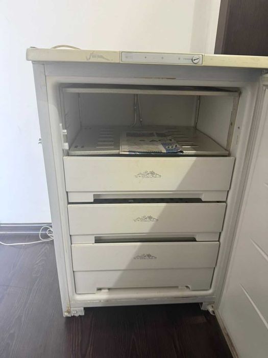 Продам небольшой морозильник