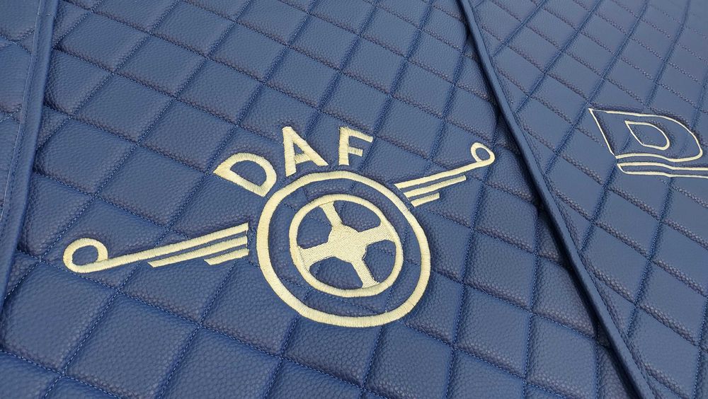 Кожени стелки сини за Даф ХФ 106/Daf XF 106 с три бродирани лога