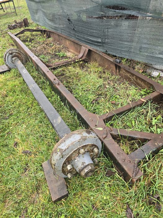 axa cu sasiu si roti