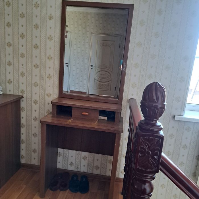 Продам туалетный столик