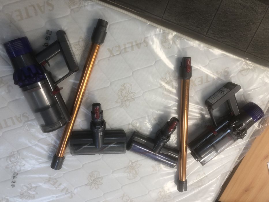 Dyson model v10 aspirator vertical