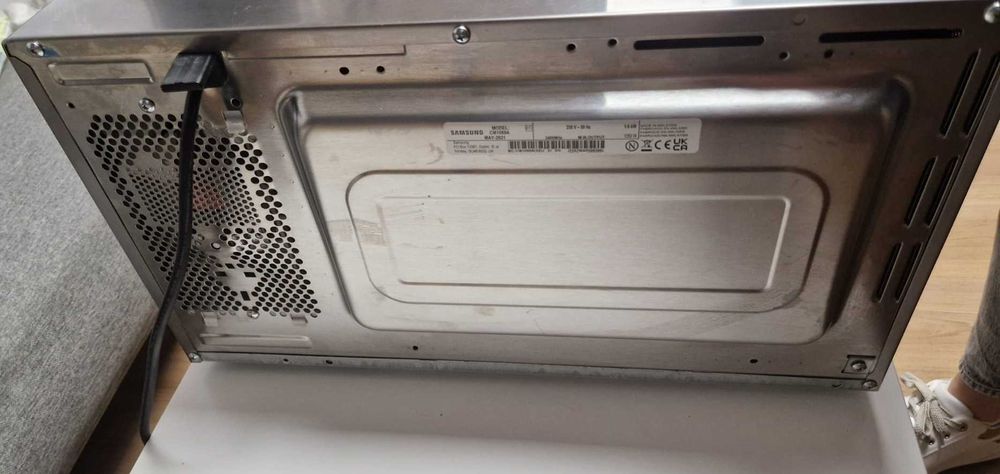 Cuptor microunde profesional digital SAMSUNG CM1089A / XEU, 26 lt, putere intrare 1600 W