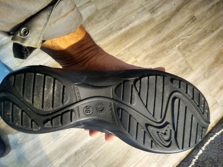 Pantofi pentru munca,mărimea 38.
