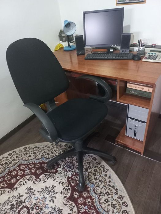 Продаю компьютер,стол,стул.