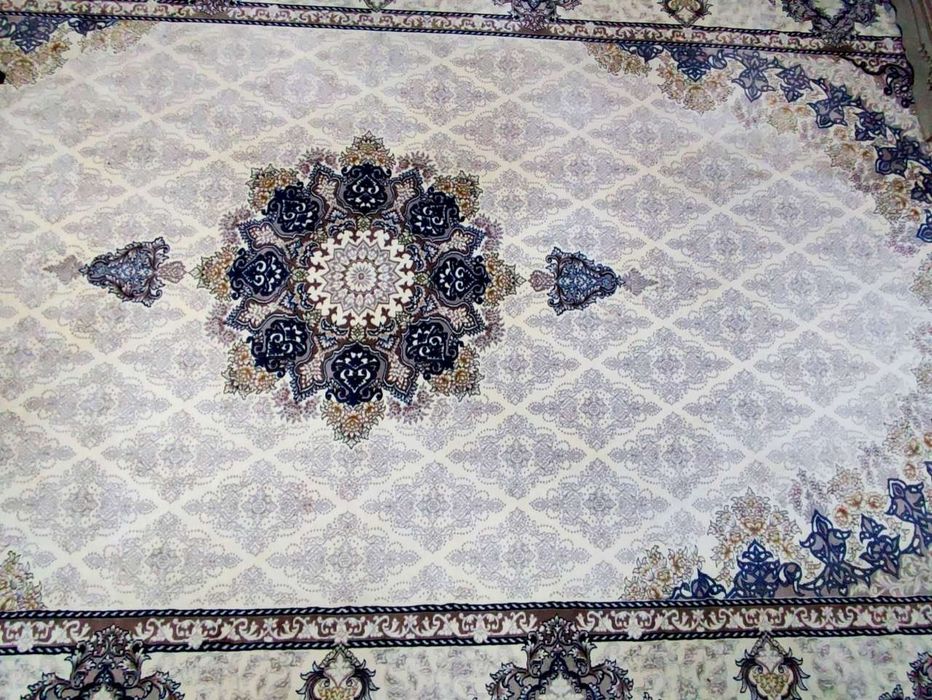 Sotiladi: Sag gilam 3X4.5metr