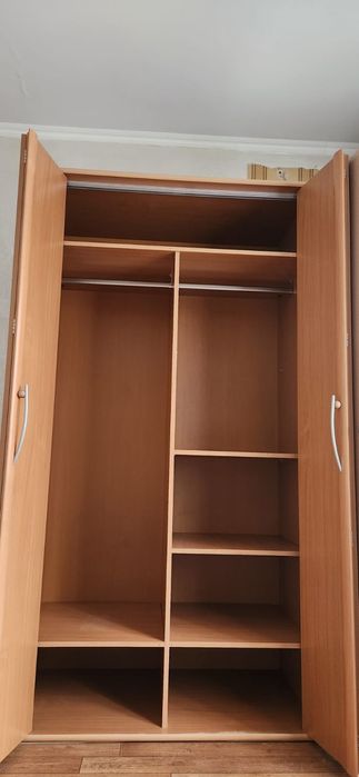 Шкаф двухстворчатый