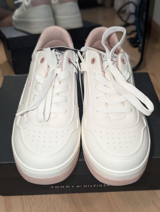 Tommy Hilfiger damă noi