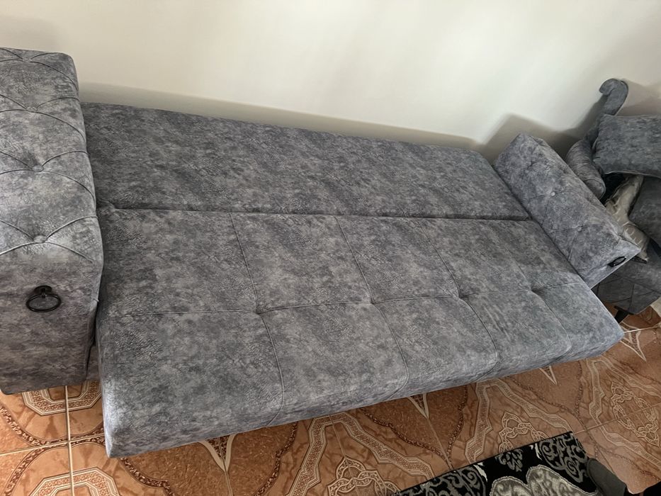 Дивани със фотьойли