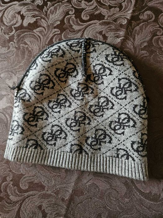 Шапка женская Guess