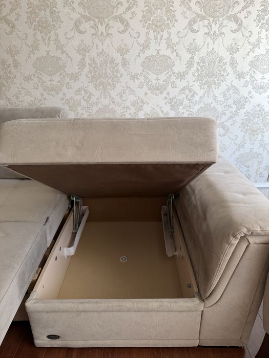 Продам диван , размер 3,5 метра, раскладывается