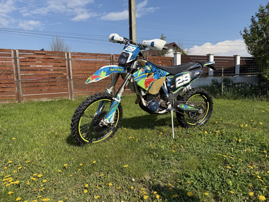 Motocicleta Enduro Husqvarna 250 FE_2016