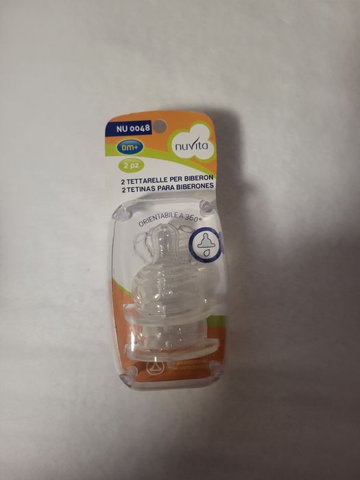 Biberoane și suzete.