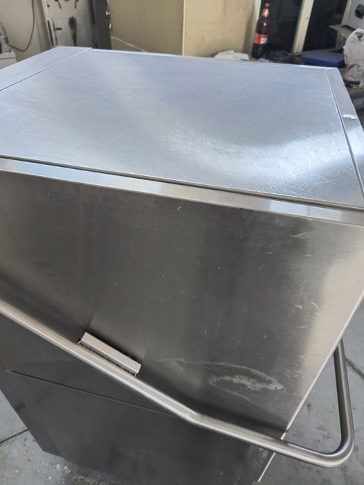 Конзолна съдомиялна -- Италия.