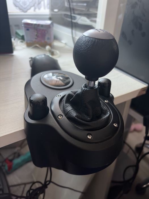 Vand volan logitech g923 compatibil cu pc si playstation