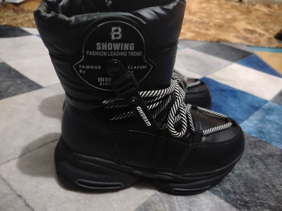 Продам демисезонные сапоги на девочку