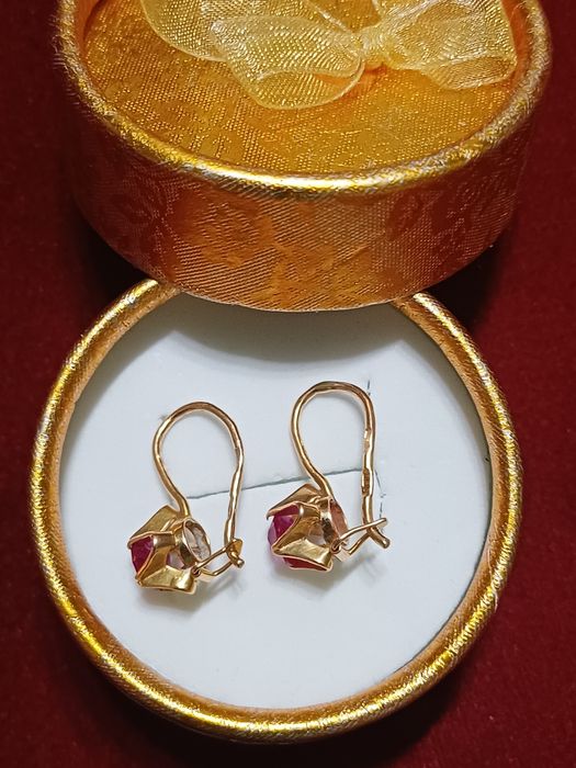 Золотые серьги 583 пробы с рубином