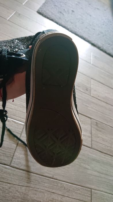 Converse cu platforma ascunsă