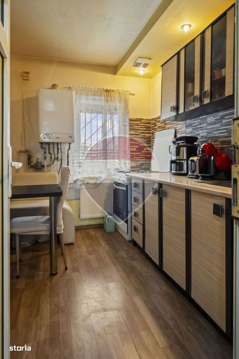 Apartament cu 4 camere de vânzare în zona Sebastian