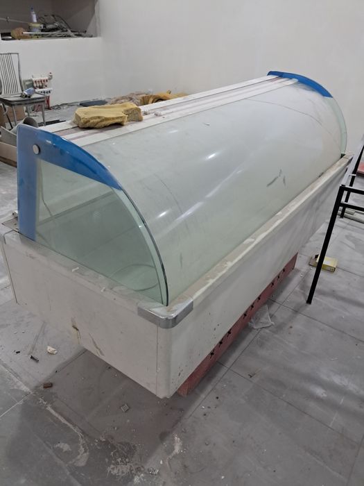 Витринный холодильник