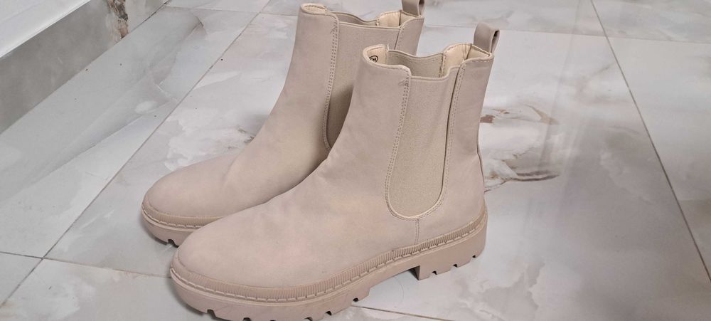 Ghete Chelsea C&A damă, mărimea 40, Bej/Crem - NOI (de pe manechin)