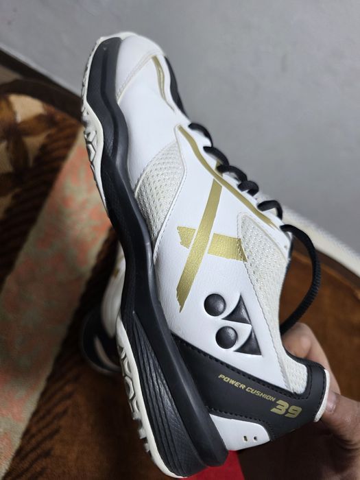 Yonex Power Cushion 39 кроссовки