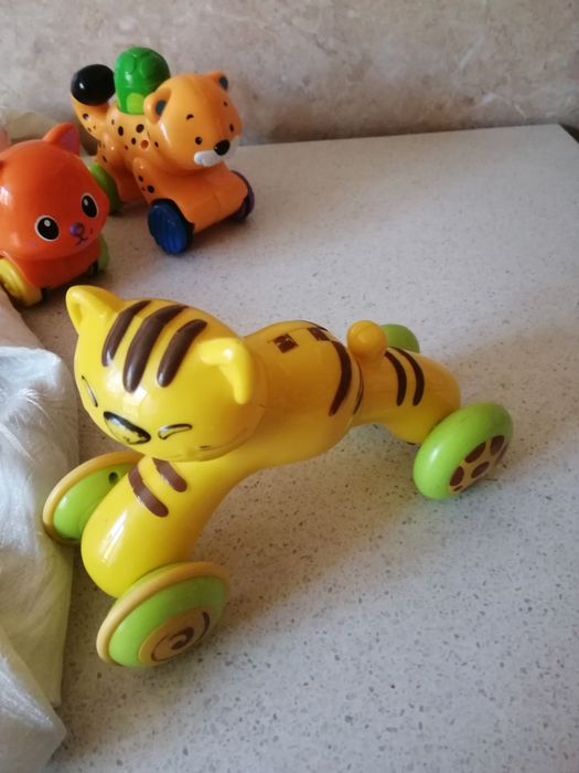 Сет от 3 играчки - котета на колелца за деца над 9 мес - 1г.