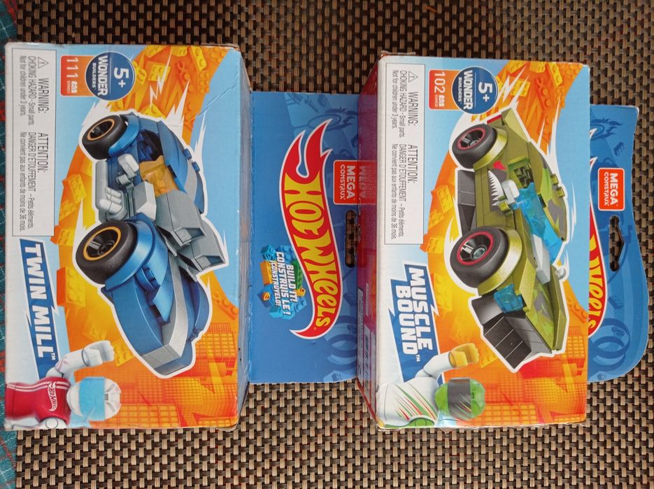 Конструктор- машинка,фигурка водителя Hot Wheels