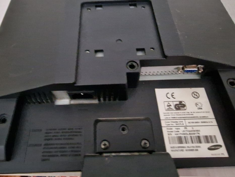 Монитор Samsung SyncMaster 740N